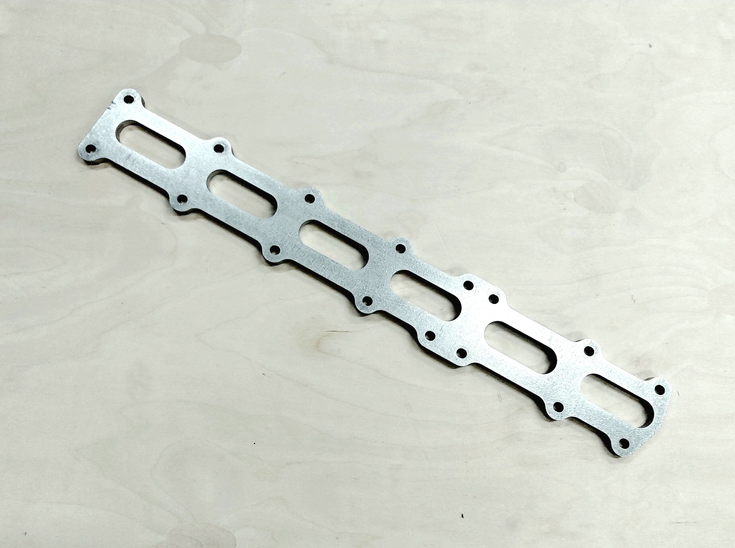Custom DIY exhaust manifold flange for your Mercedes OM606 engine
